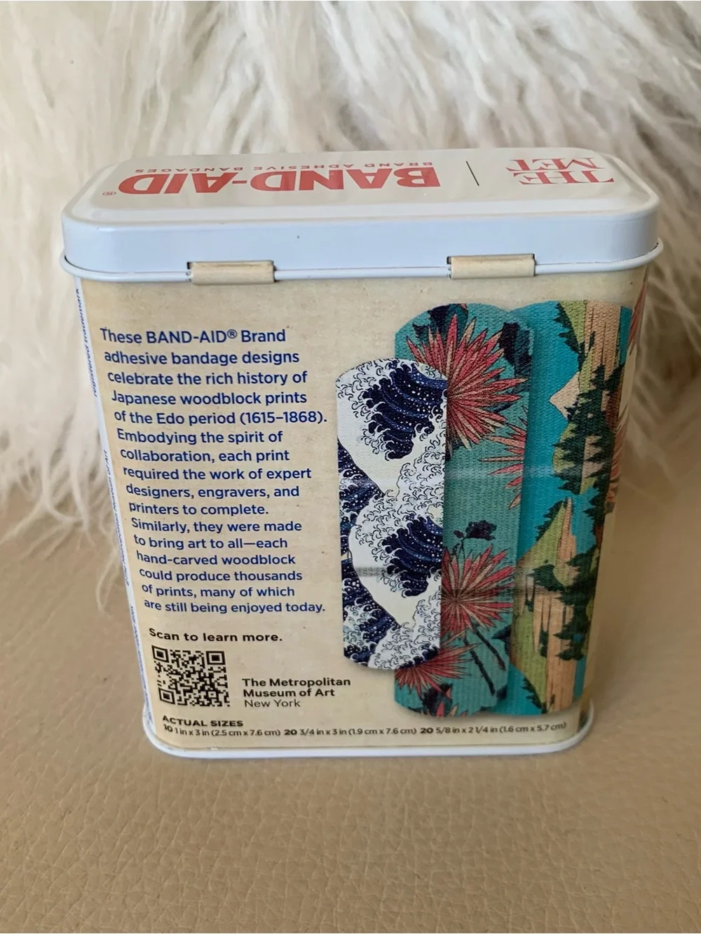 Band-Aid The Met Hokusai Flexible Fabric Bandages 50 Ct Collectible Tin NEW